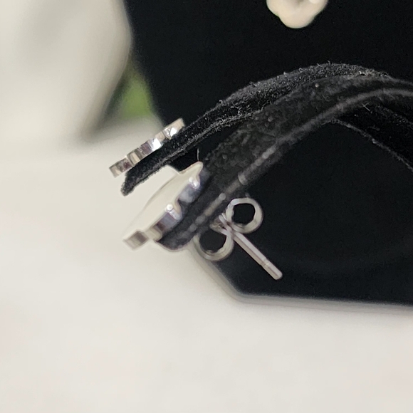 Silver Stainless Steel and Black Quatrefoil Flower Clover Necklace Earring Set - Picture 9 of 11